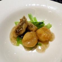 ホタテとマトウ鯛の香り揚げ　葱生姜ソース 