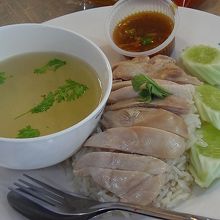 チキンライスはシンプルで食べやすい