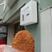 鶏肉専門店のチキンコロッケ・・人気です