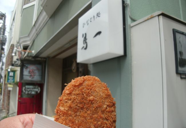 鶏肉専門店のチキンコロッケ・・人気です