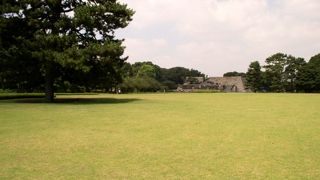 なんと入園の際，各窓口で入園票を受け取り，退園時に返却が必要。