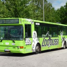 動物園へのバスです．