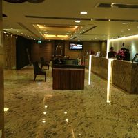 1階の暗いロビー