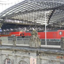 大聖堂の横扉から出たらこんな風景が見られました。