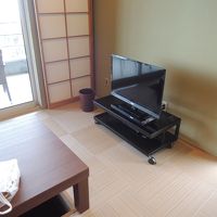 テレビがやや小さい