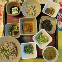 名護曲定食1350円