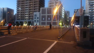 道頓堀川にかかります