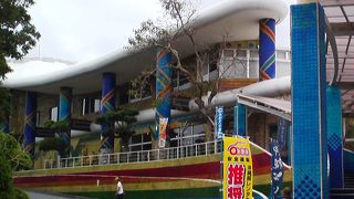 琉球ガラスのお土産探しにおすすめのスポットです。