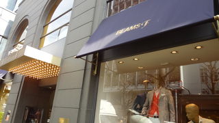 原宿通り沿いのお店です