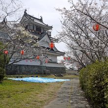 まがい物の天守閣，ここの城には天守はなかった