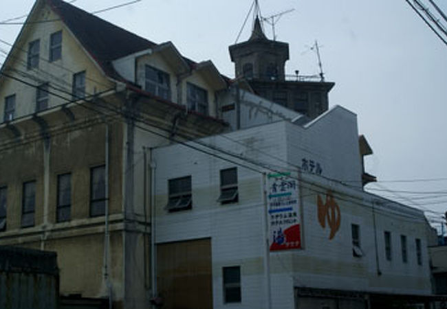 立派な建物のレトロな銭湯