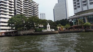 チャオプラヤー川をボートで観光
