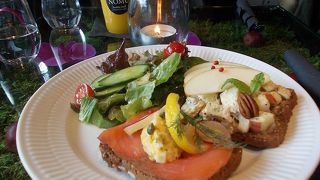 花屋と隣接したオシャレなカフェ