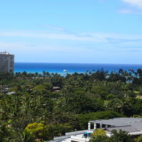 廊下からは綺麗に海が見えました
