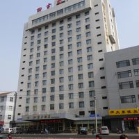 東館のホテル外観