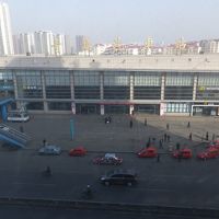 ホテル東館前に青島長距離バスターミナルがあります