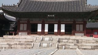 昌慶宮の正殿・・・