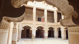 ドバイで最も古い学校を再現しています。