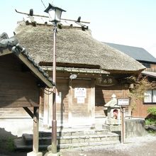 美術館のすぐうらに