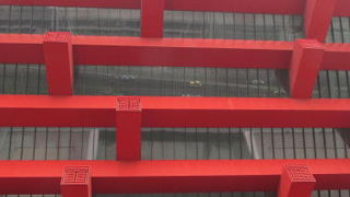 上海万博跡地の中国国家館が巨大な美術館として開場しました。