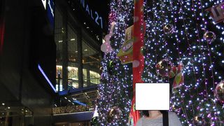 アソーク駅直結で便利