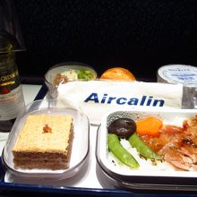 成田〜ﾇﾒｱの機内食