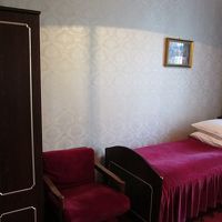 ベッドは狭め。寝るだけなので問題なしですが。