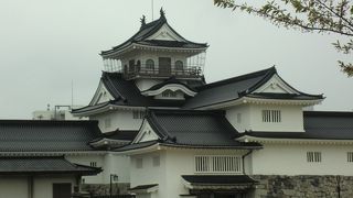 富山城の天守閣がおしろい