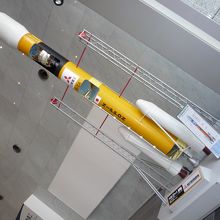 まずはH-IIAの模型がお出迎え．