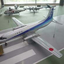 航空機・船舶の模型もたくさん．