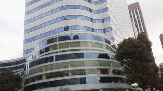 アウトドアブランドのフェールラーベンの店舗が入っています。