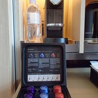 Coffeeと水は飲んだらターンダウン時に補充してくれました