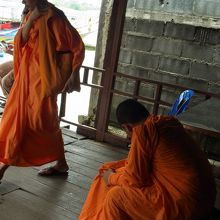 同船する僧侶をこっそりパチリ！