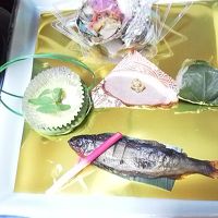 手前は「あゆ」の甘露煮・・・やわらかくて優しい味でした