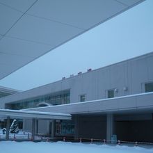 雪の季節の空港。