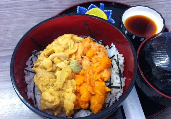 ハーフ＆ハーフ丼（ムラサキウニとバフンウニ）