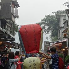 天燈（ランタン）打ち上げも楽しいです。