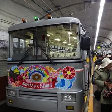 扇沢から黒部ダムへは、トロリーバスで