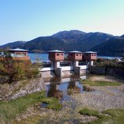 芦ノ湖の水を早川へ流さないようにしている水門