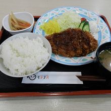 わらじメンチカツ定食（650円）