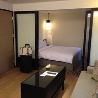 リビングとベッドルームの２間続きです。広いです。