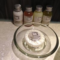 アメニティ。他に歯ブラシやコットンもあります。