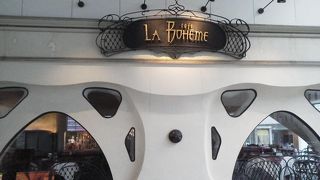 オープンキッチンが見える・・「カフェ ラ・ボエム 銀座 （Cafe La Boheme）」