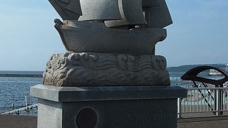 プロビデンス号入港200年記念碑