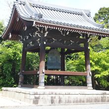 鐘楼にも阿弥陀さんが