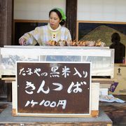 大内宿のそば屋さんは、そばのほかに、店先でいろんなスイーツも売っています