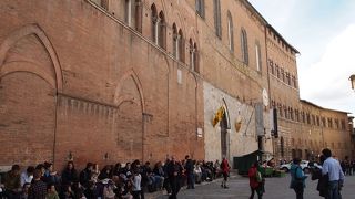 ９世紀には救貧院としての機能が