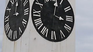 この時計塔，長針と短針が逆．この要塞はぜひ行くべき