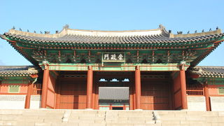 慶熙宮の正殿である崇政殿の正門