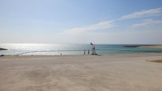 飛行機を見ながら海で遊ぶならここ